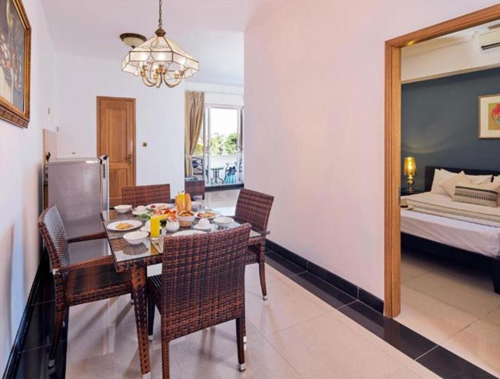 Pereybere Apartment With Breakfast And Private Balcony Pereybere Beach Bagian luar foto