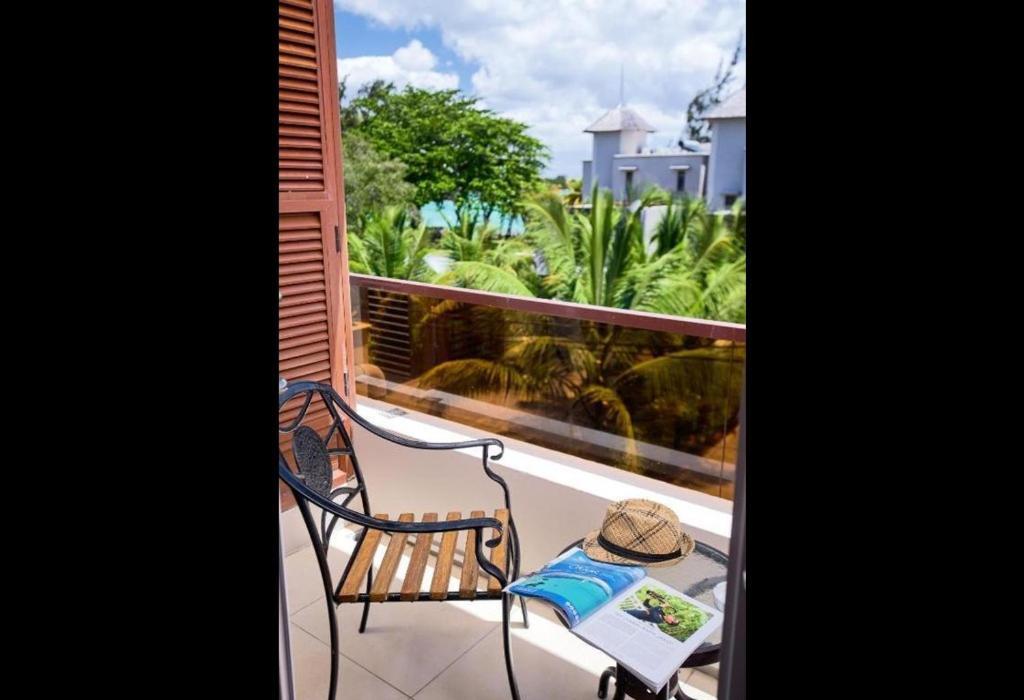 Pereybere Apartment With Breakfast And Private Balcony Pereybere Beach Bagian luar foto