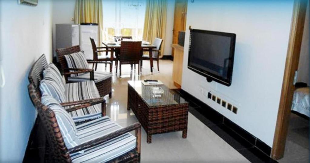 Pereybere Apartment With Breakfast And Private Balcony Pereybere Beach Bagian luar foto