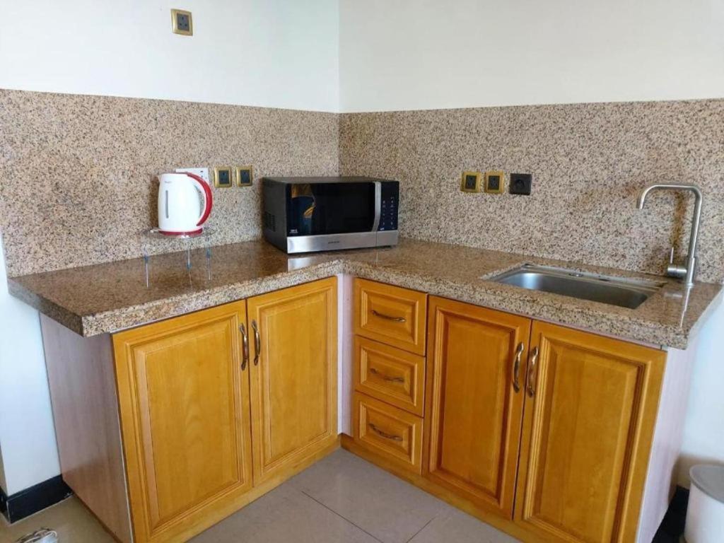 Pereybere Apartment With Breakfast And Private Balcony Pereybere Beach Bagian luar foto