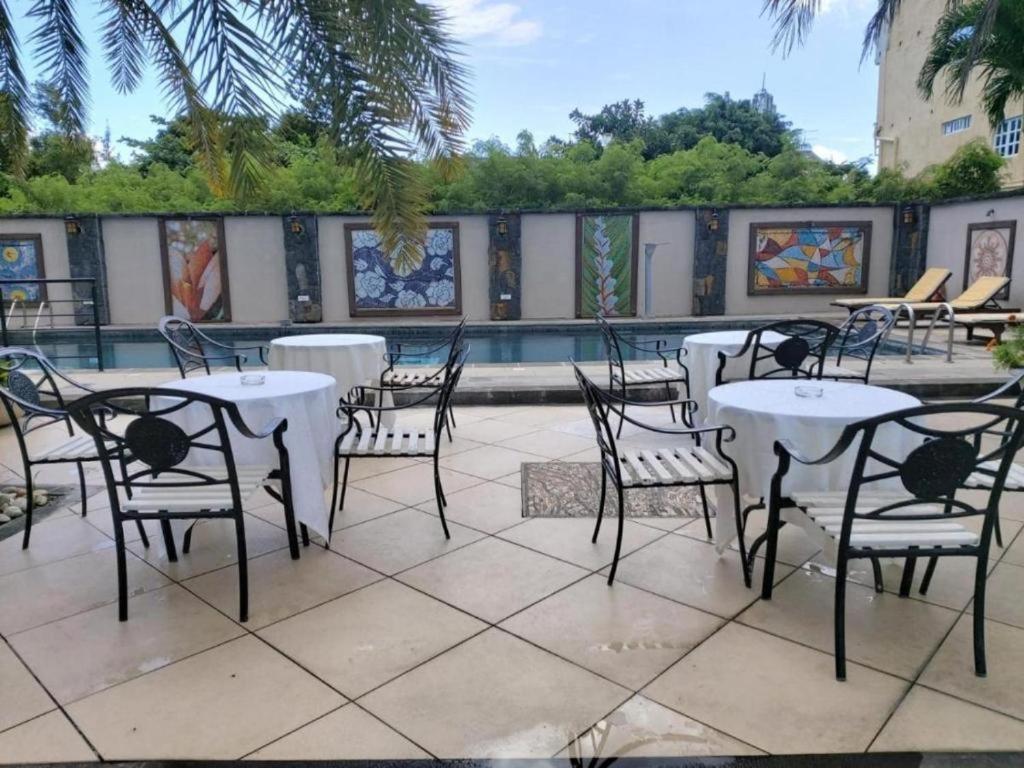 Pereybere Apartment With Breakfast And Private Balcony Pereybere Beach Bagian luar foto