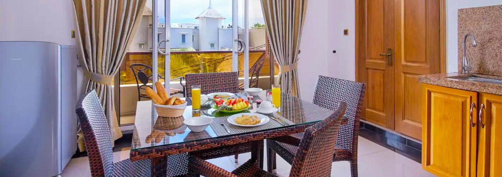 Pereybere Apartment With Breakfast And Private Balcony Pereybere Beach Bagian luar foto