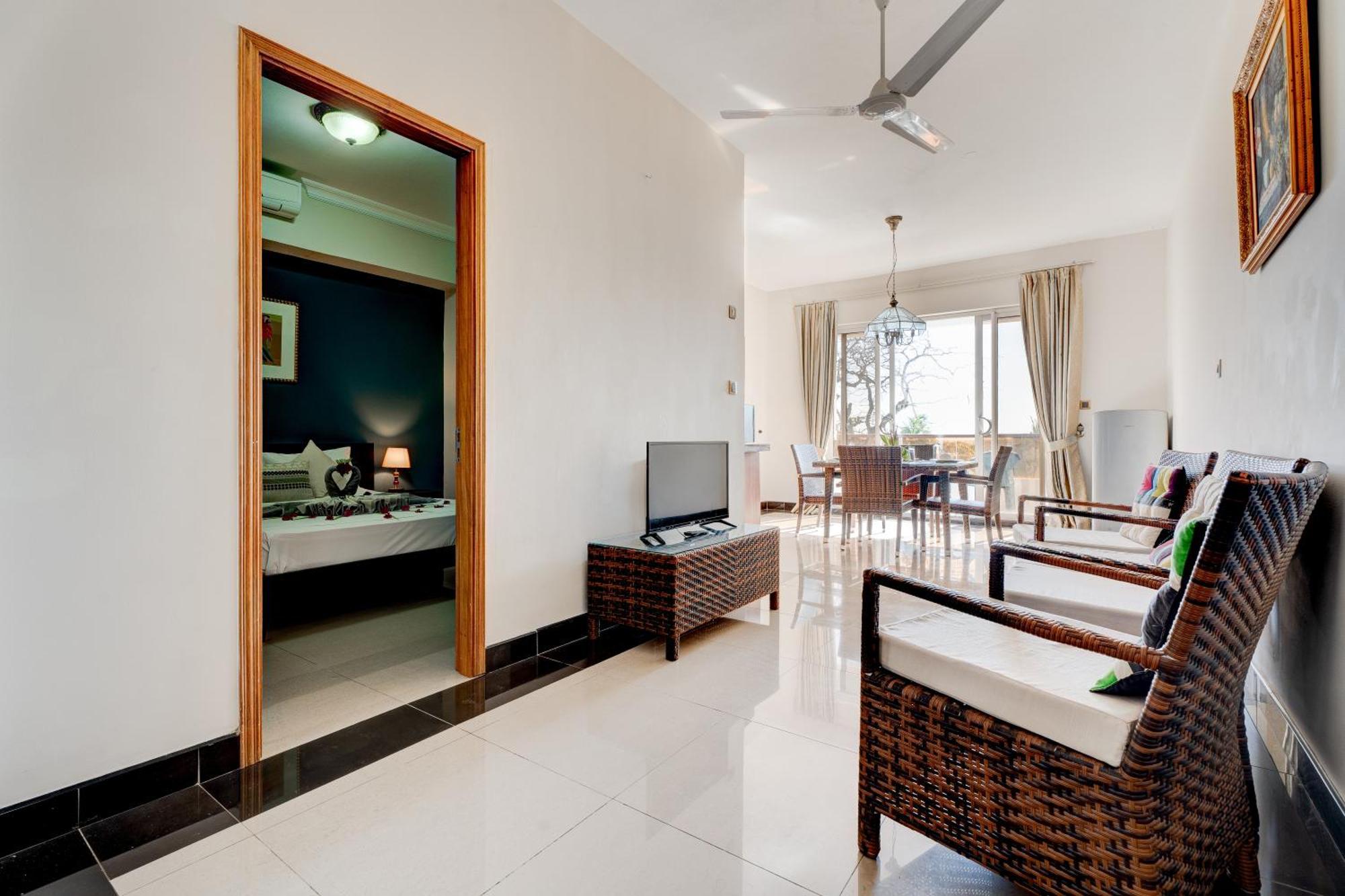 Pereybere Apartment With Breakfast And Private Balcony Pereybere Beach Bagian luar foto