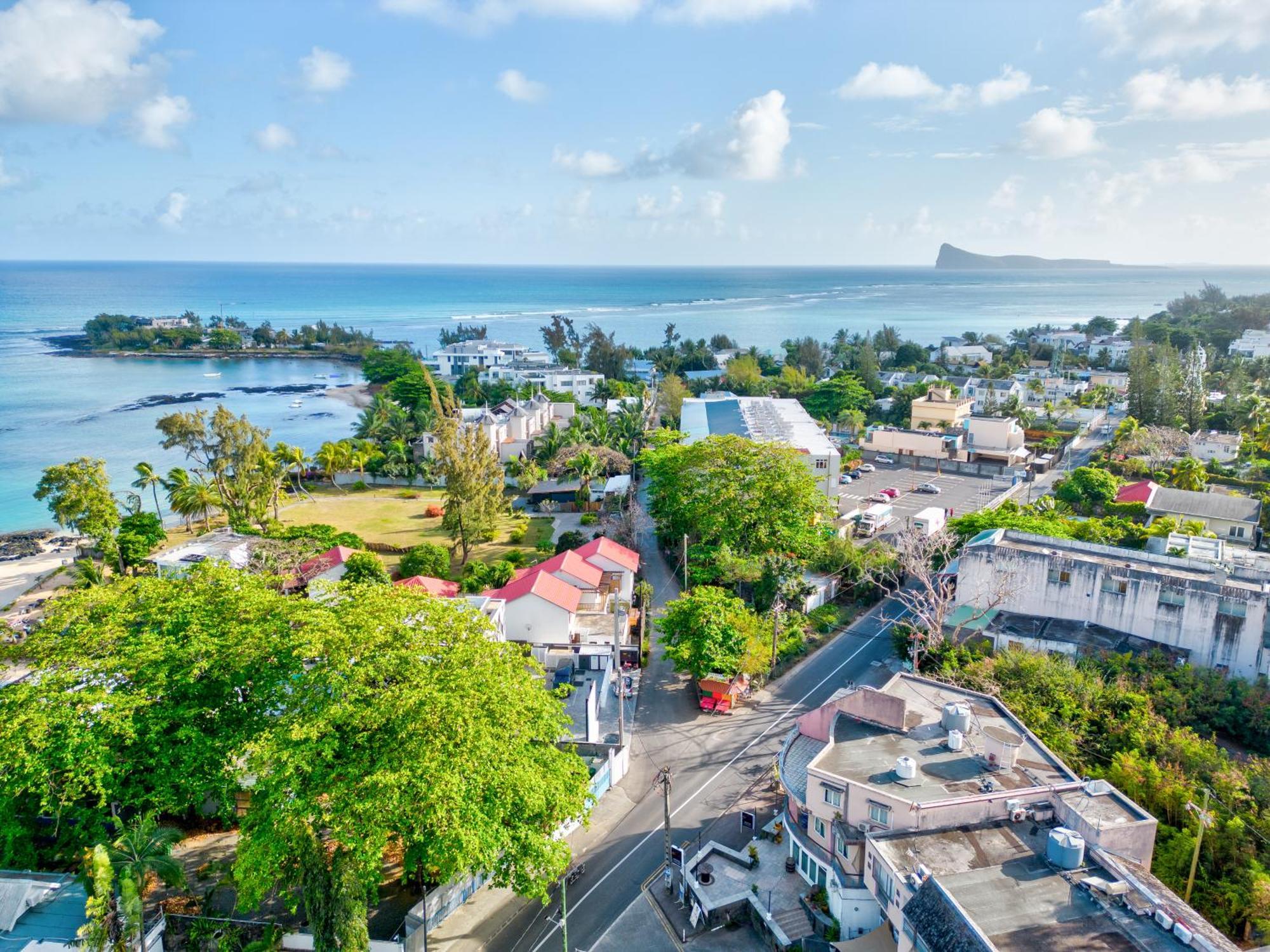 Pereybere Apartment With Breakfast And Private Balcony Pereybere Beach Bagian luar foto
