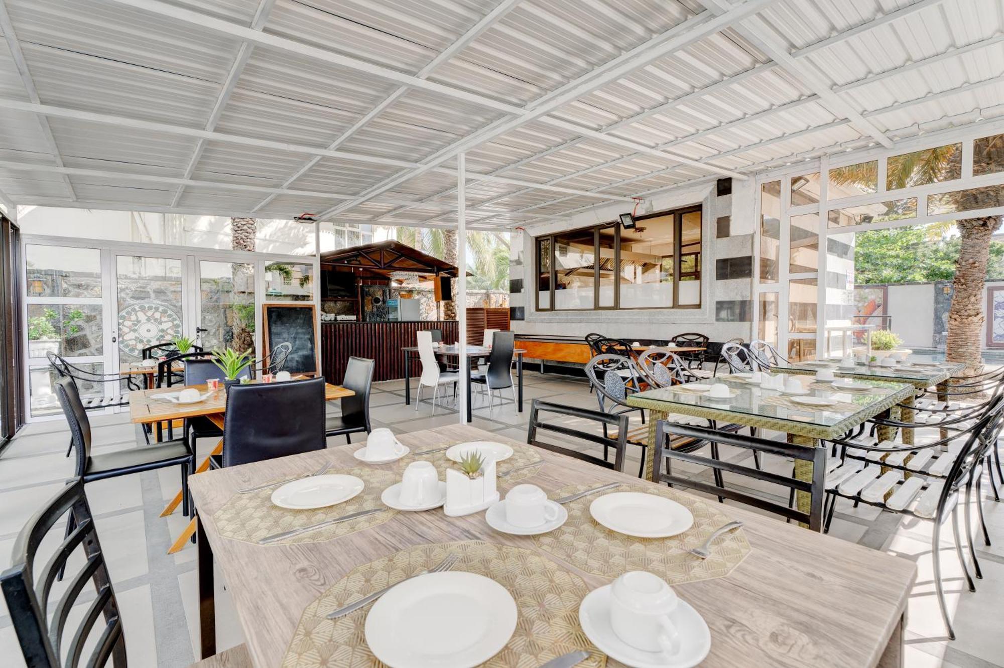 Pereybere Apartment With Breakfast And Private Balcony Pereybere Beach Bagian luar foto