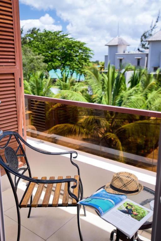 Pereybere Apartment With Breakfast And Private Balcony Pereybere Beach Bagian luar foto